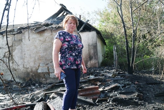    Хозяйка жилого дома, сгоревшего в результате обстрела со стороны ВСУ