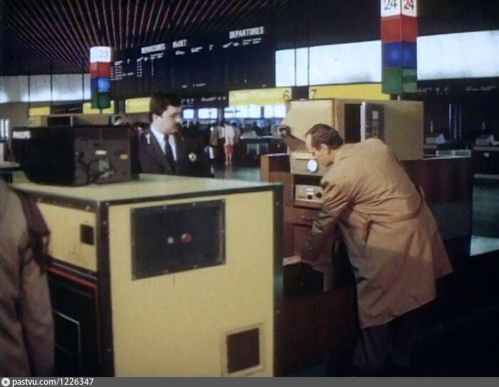 Таможенный досмотр в аэропорту Шереметьево 80-е годы. http://retromap.ru/051968_55.965824,37.419927&w=pv1226347