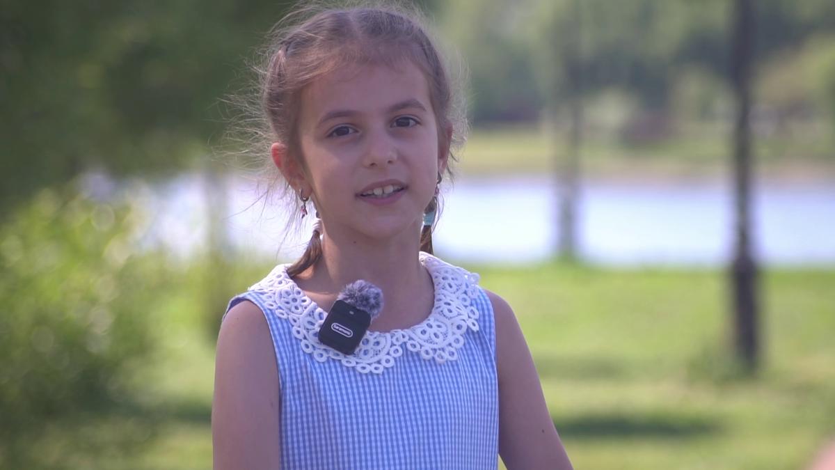 Стихотворение Александра Афанасьева "Велосипед" читает Алина Сизова