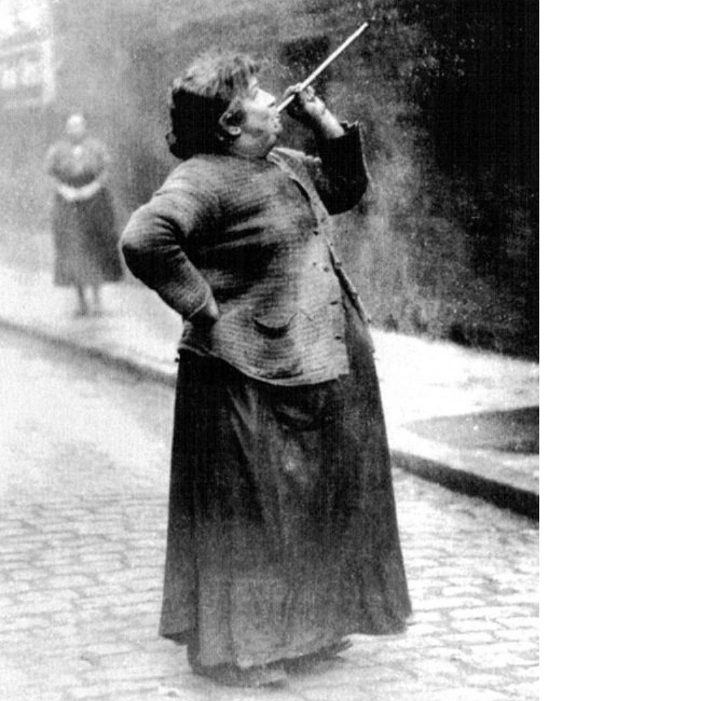 Легендарная будильщица Мэри Смит. Фото из свободных источников.