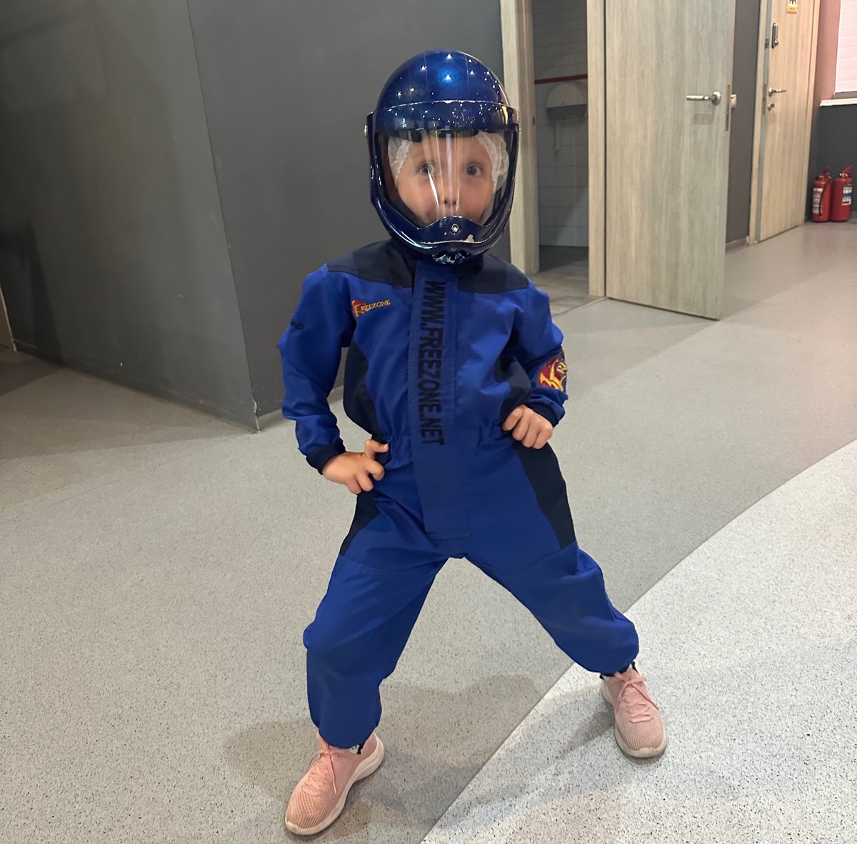 Наша Варя перед полетом  в аэротрубе