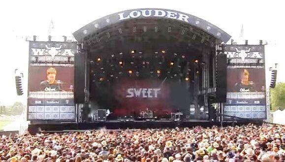 Группа Sweey на своих старых хитах по-прежнему собирает немало публики