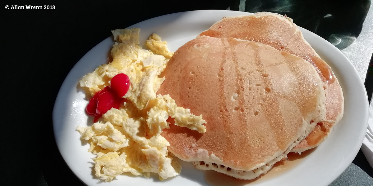 Наш завтрак в Дайнере. Фото автора канала.