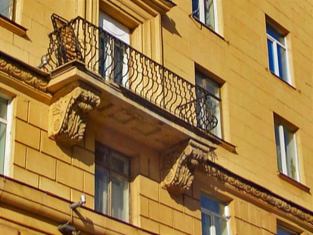 Стачек,67. Обратим внимание на балконы