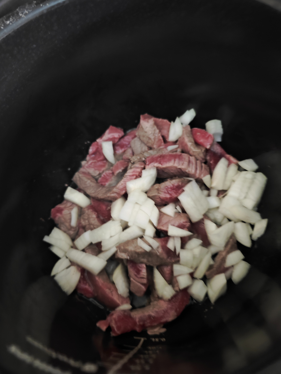 Мясо и лук просто созданы друг для друга 