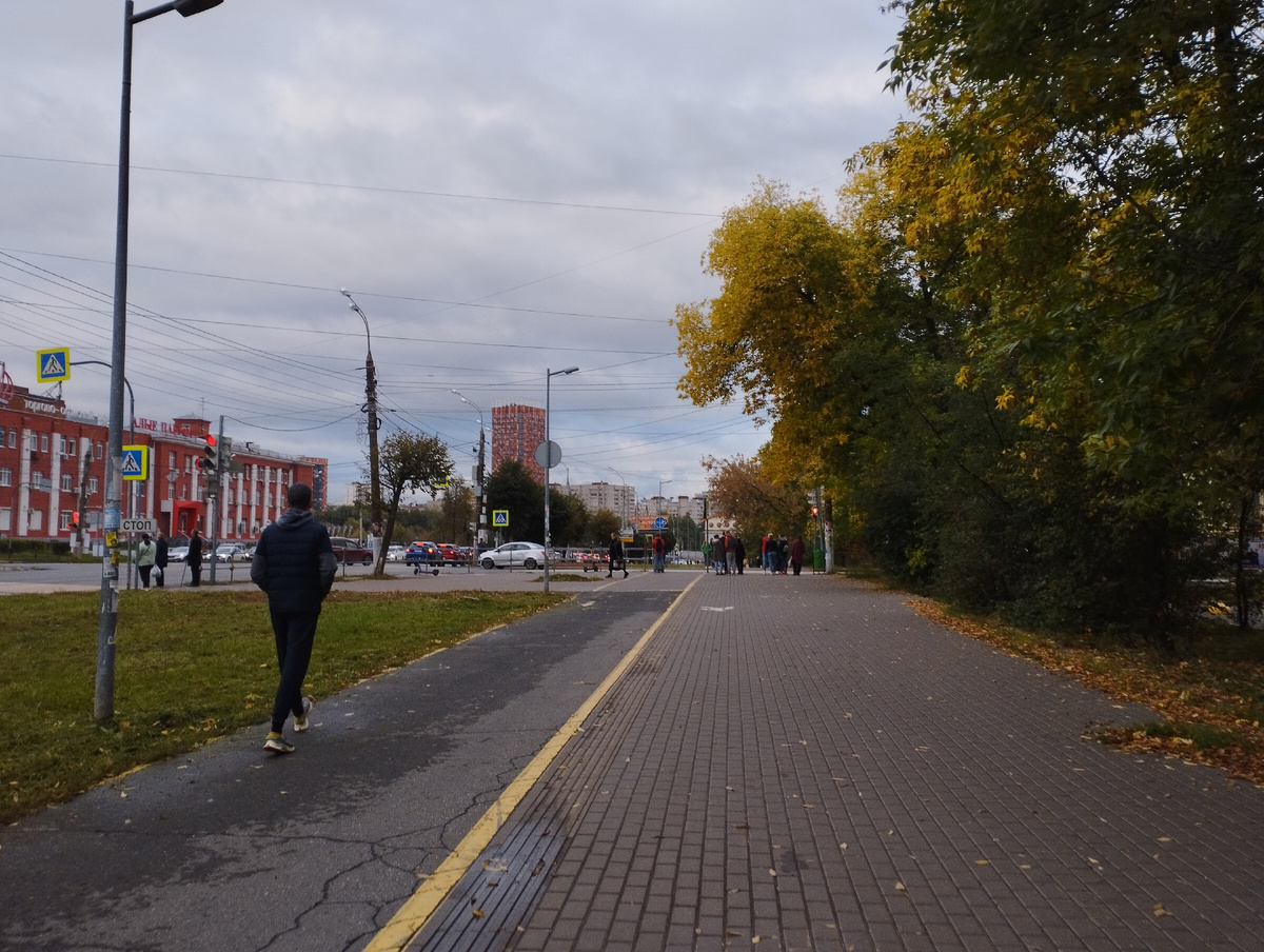 В Ижевске осень. Иду домой. 