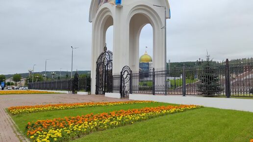 Гуляем в Южно-Сахалинске. Поднялись на Горный воздух. Сходили в Сити Молл и поели в местном фудкорте