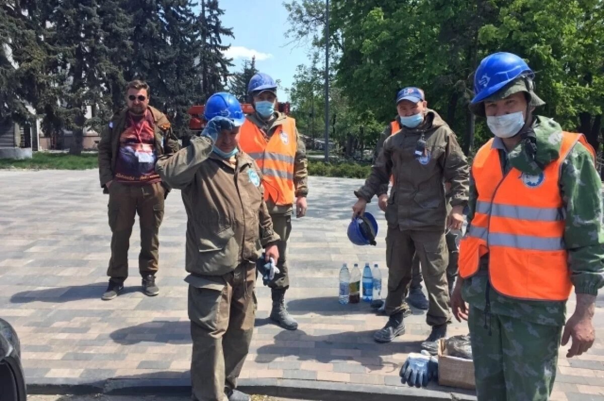    Добровольцы округа оказывают всевозможную помощь землякам.