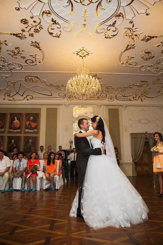 Пример свадьбы в Мирском замке. Источник: https://www.google.com/