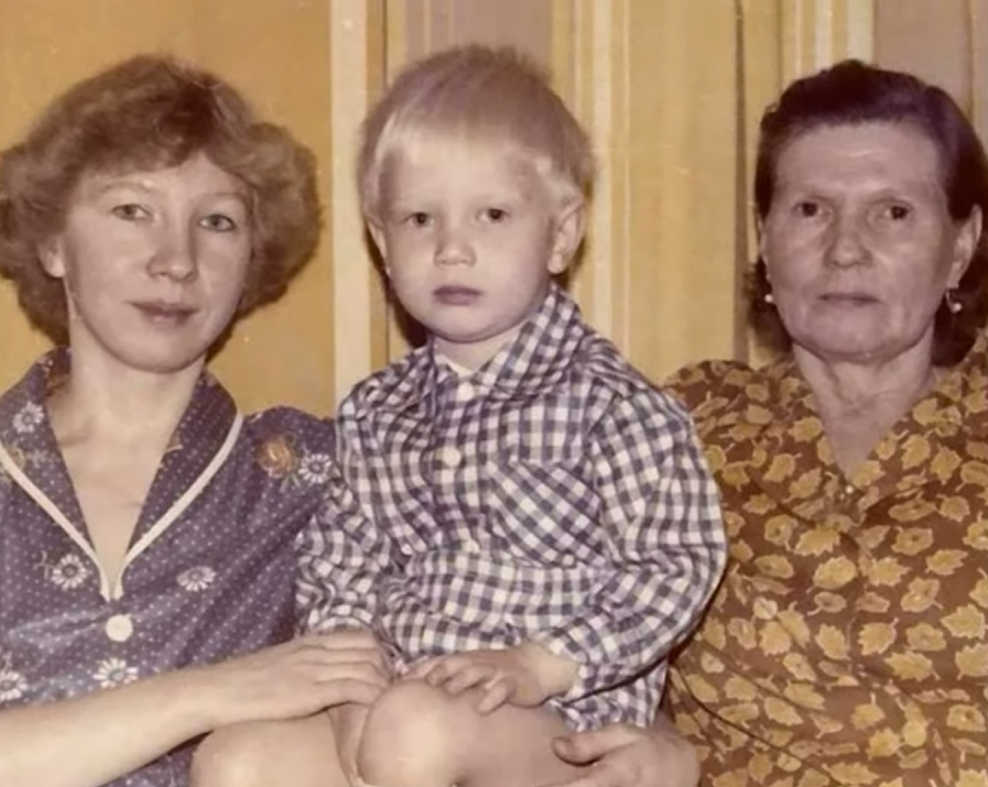 Мама, Дмитрий, Бабушка