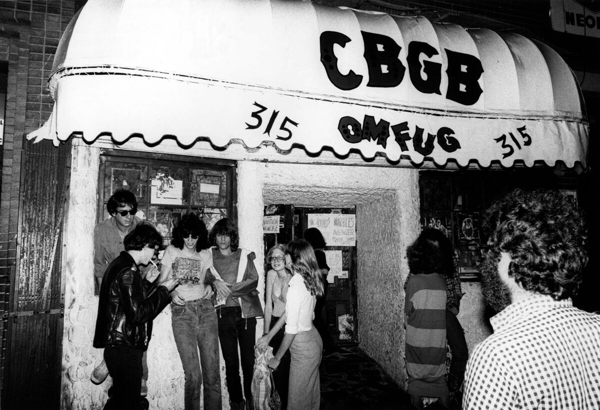 Ramones у клуба CBGB