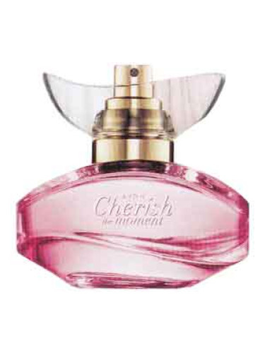 Cherish the Moment Avon — это аромат для женщин, он принадлежит к группе . Cherish the Moment выпущен в 2016 году. Верхние ноты: Лист черной смородины, Шампанское и Тюльпан; средние ноты: Орхидея, Белый гедихиум и Ландыш; базовые ноты: Пачули, Мускус и Кедр.