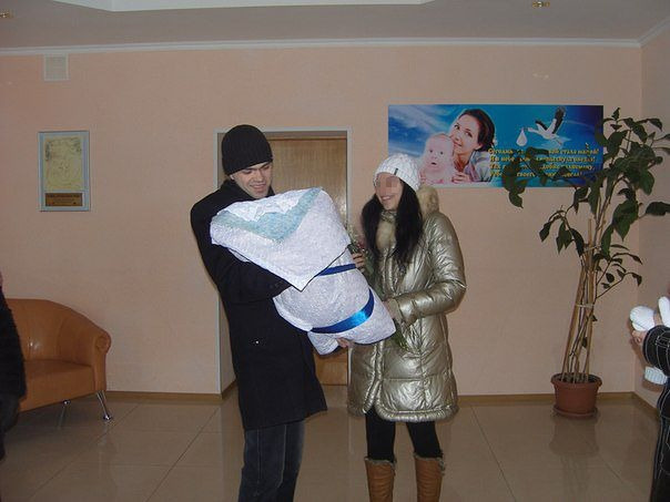 Саньков буквально за месяц до своего исчезновения встречает жену и сына из роддома