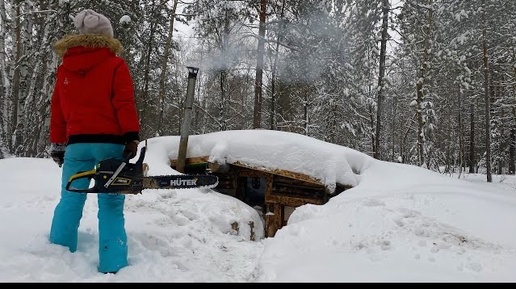 ДЕВУШКА В ЗИМНЕМ ЛЕСУ🌲ГЛИНТВЕЙН В ЗЕМЛЯНКЕ🍷СНЕГОПАД ❄️