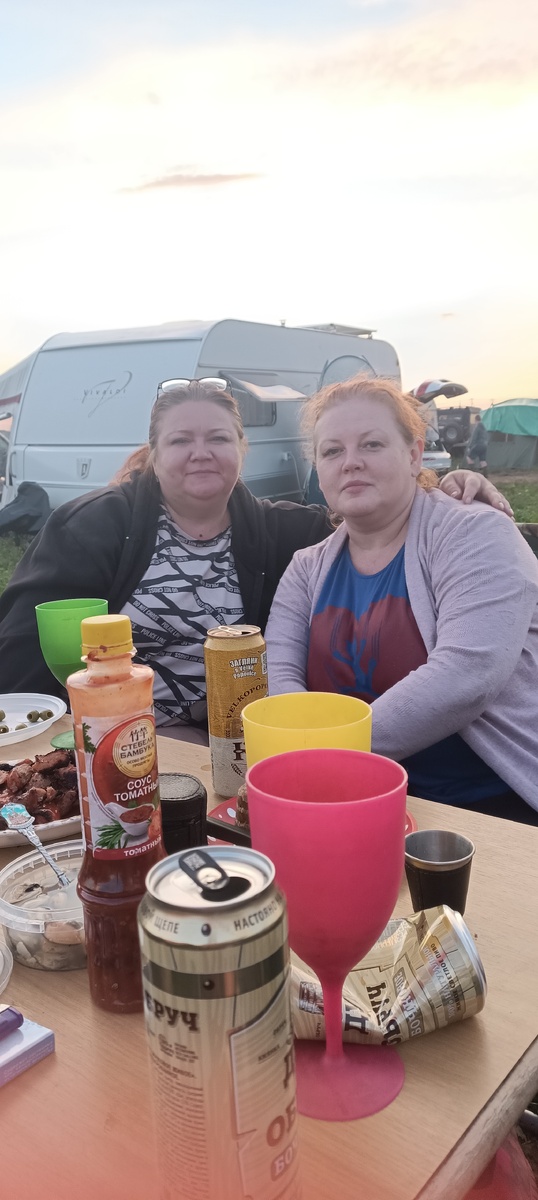 Подружки мои Алиша и Яра.