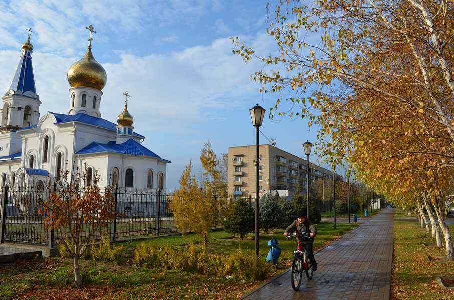 Осенний Ахтубинск. Храм Владимирской иконы Божьей Матери.