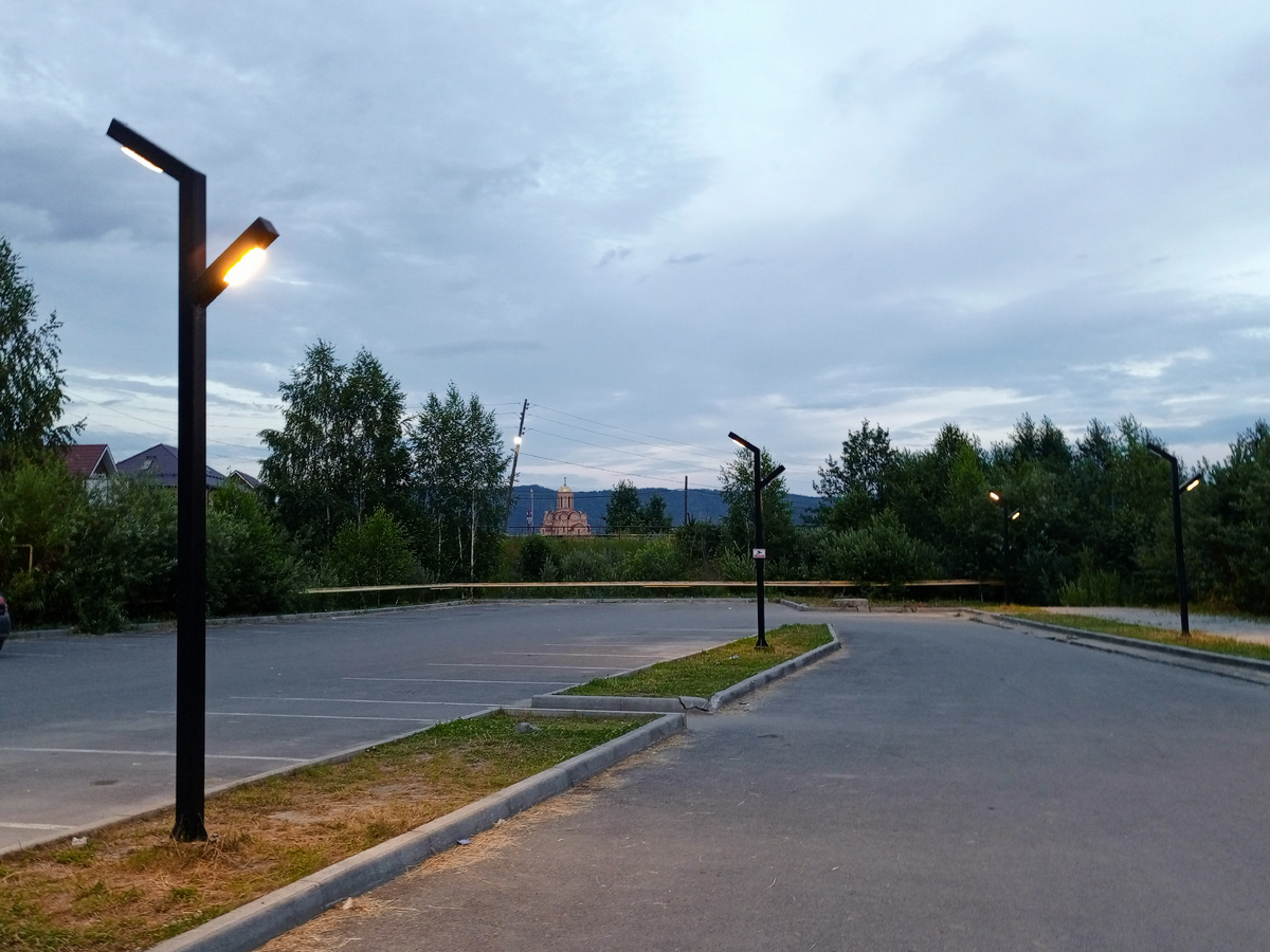 Парковка у городского пляжа в поселке Тургояк Фото автора