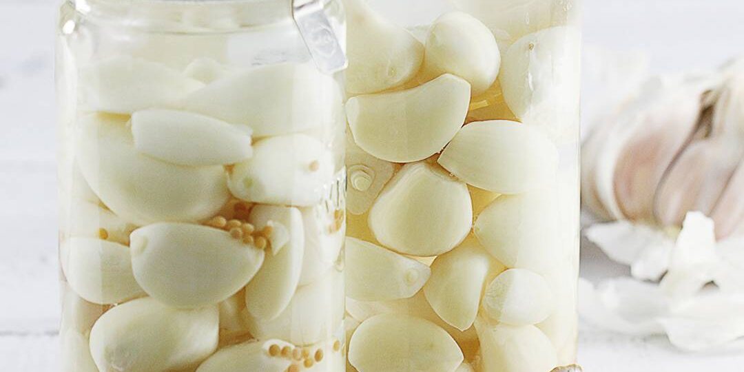 Домашний деликатес: маринованный чеснок на зиму — вкуснее, чем на рынке