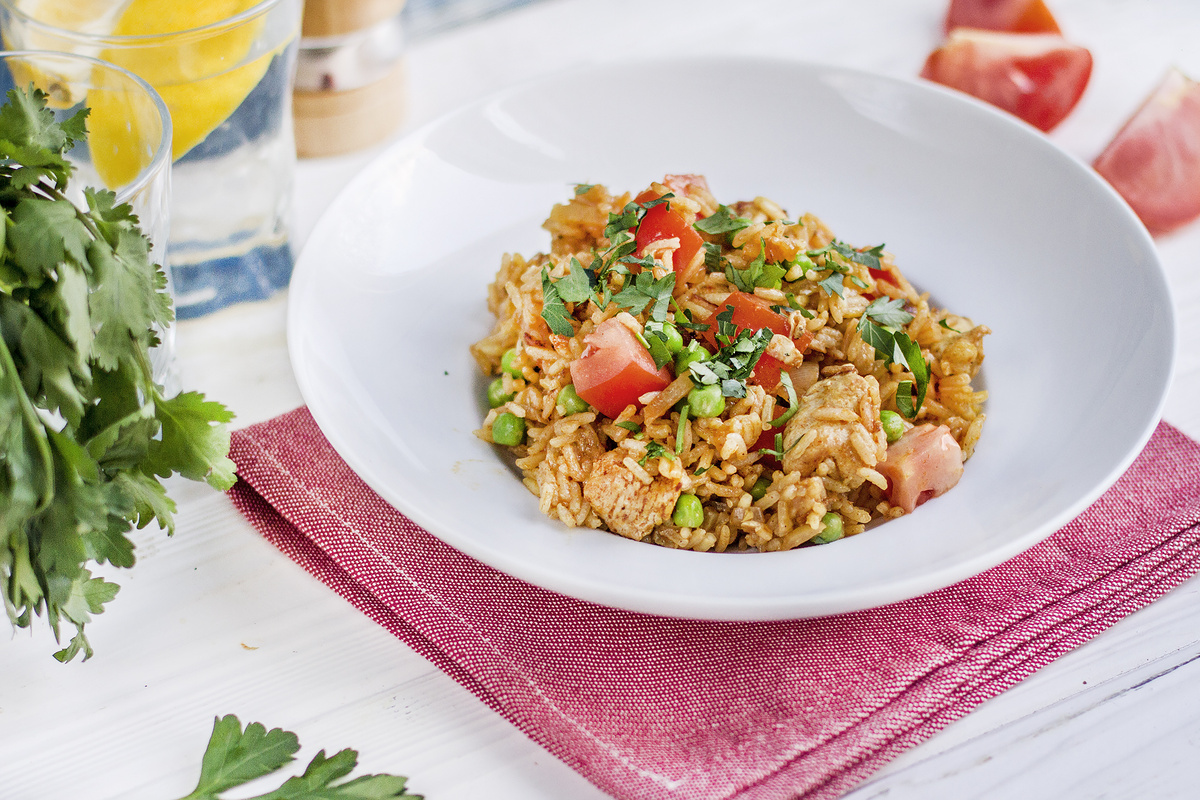 Индейка карри с рисом Жасмин, томатами и кардамоном