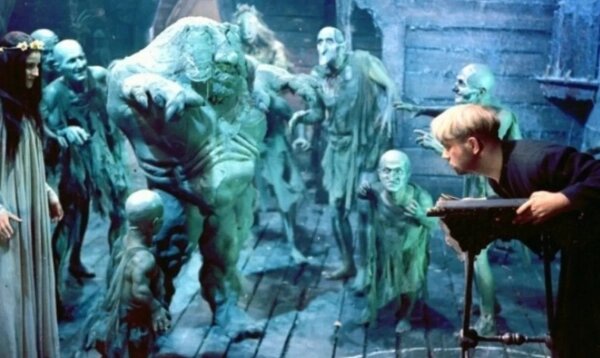 Лучший фильм ужасов в СССР — «Вий». Кадр из фильма «Вий», режиссёры
Георгий Кропачёв, Константин Ершов, сценаристы Георгий Кропачёв, Александр Птушко и т.д. / Kinopoiskatomic:embed 2
