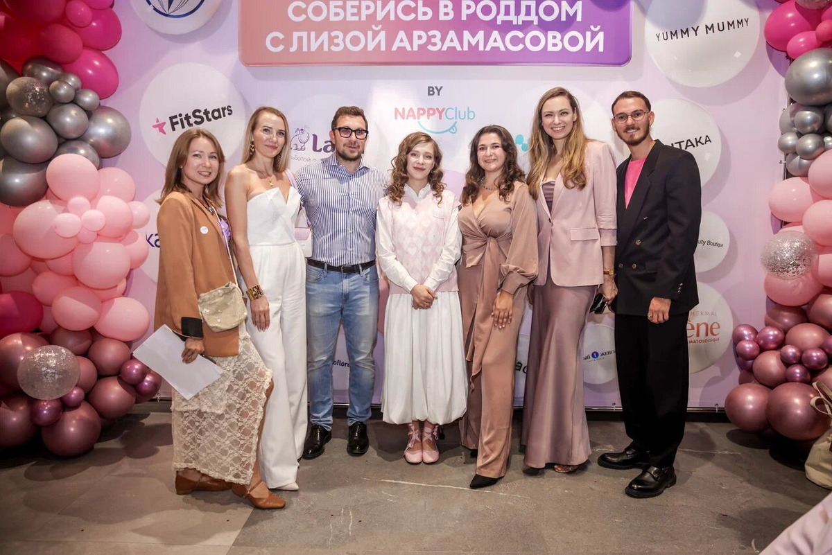 актриса Лиза Арзамасова 