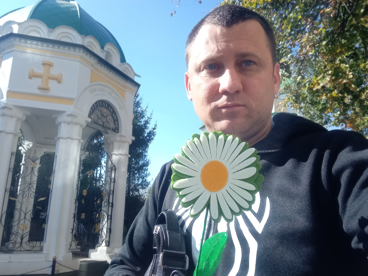Участник акции "Белый цветок"