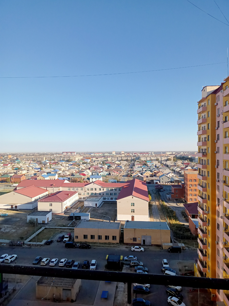 Сентябрьское утро. Перед работой сфоткала вид из нашего подъезда (12 этаж).