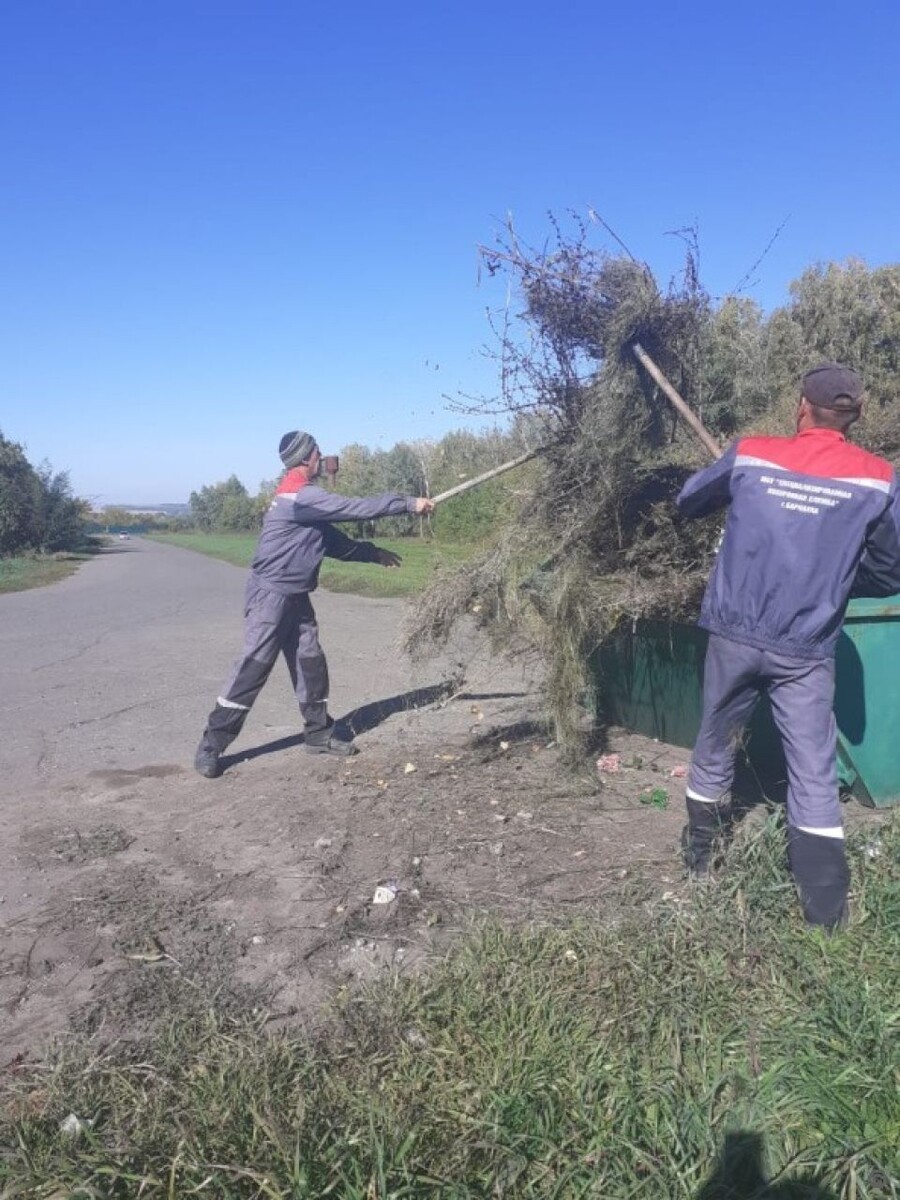    Субботник на кладбищах. Источник: barnaul.org