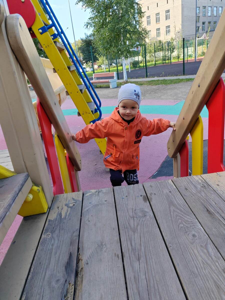 На всех фотках Паша - милый ребёнок