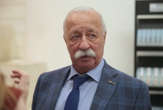    Леонид Якубович во время церемонии вручения премии имени Пускепалиса «Поступок»