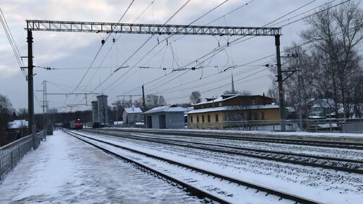 Электровоз ВЛ11М-058/084Б с грузовым поездом