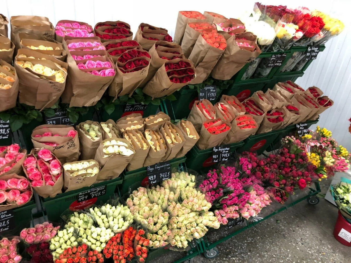 Склад цветов компании https://flowers-legend.ru/ 