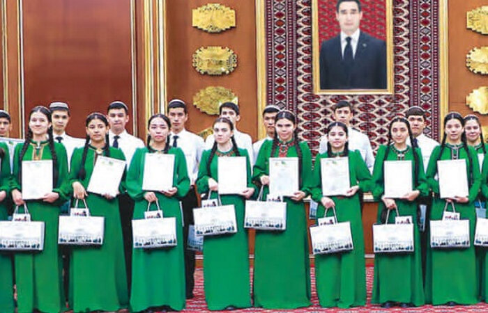 Источник фото: газета «Нейтральный Туркменистан» 