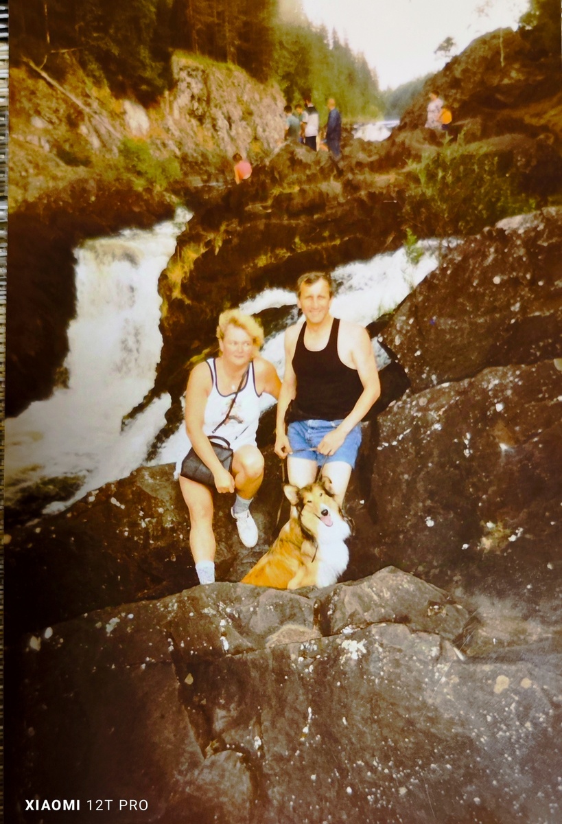 Июнь 1998 года, водопад Кивач. Я, Володя и наша Джая.