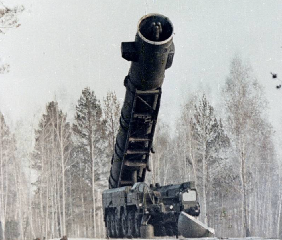 В конце сентября 1974 года свой первый полёт совершила ракета комплекса РСД-10"Пионер". Это был настоящий кошмар Западной Европы. Фото "Звезда.