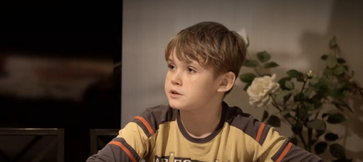 Кадр из кинофильма "Осколки счастья", 2015 г., режиссер Алексей Праздников, сценаристы Екатерина Латанова, Белла Прибылова, композитор Леонид Иновлоцкий (скриншот)