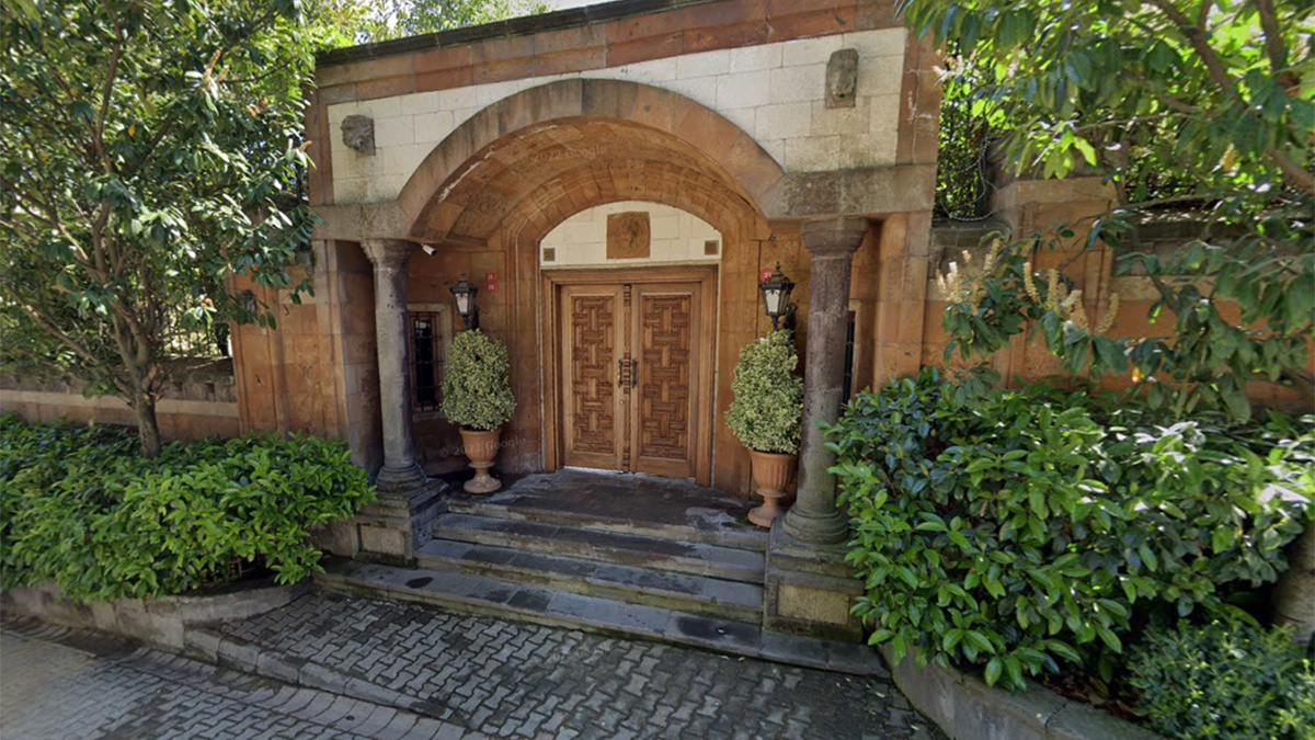 Вход на территорию особняка. Панорама Google-карты