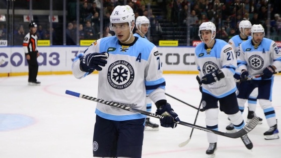    "Спартак" неожиданно уступил "Сибири" в рамках регулярного чемпионата КХЛ Андрей Бурков