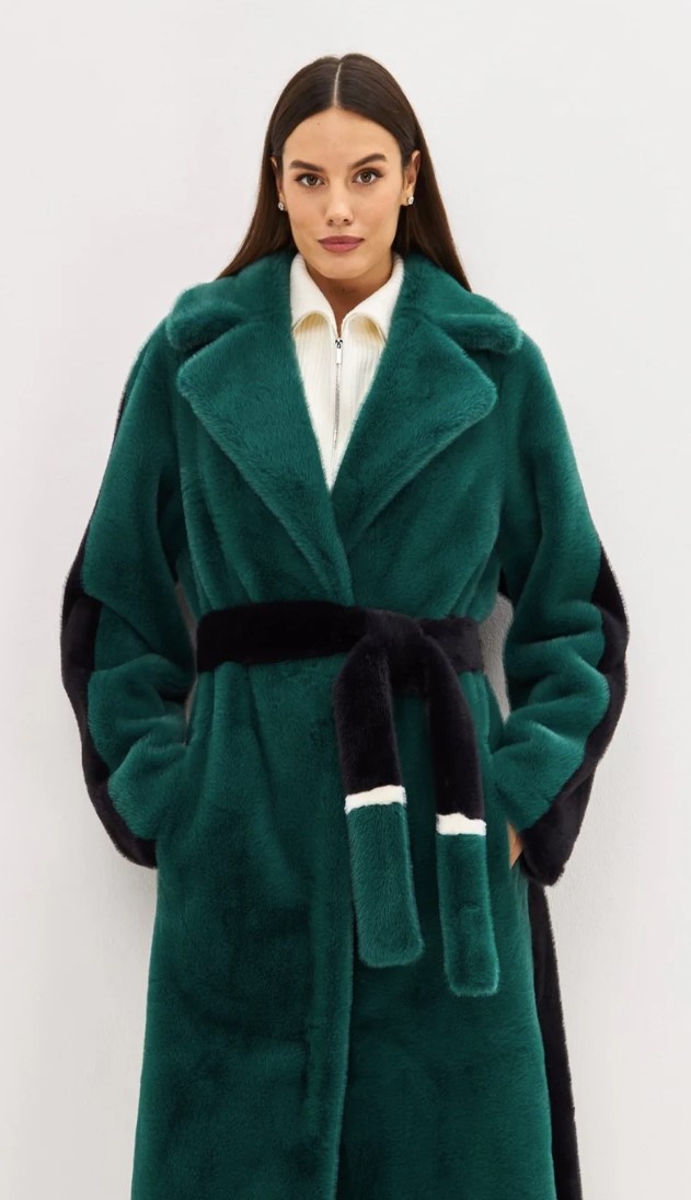 Едет ко мне пушистая из Барселоны