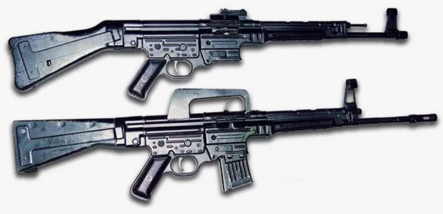 Сверху оригинальный немецкий  StG.44 (без магазина), а ниже переделанный в М16. Изображение из открытых источников