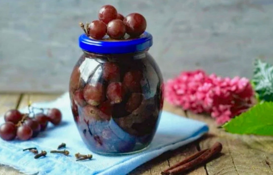 Маринованный виноград.