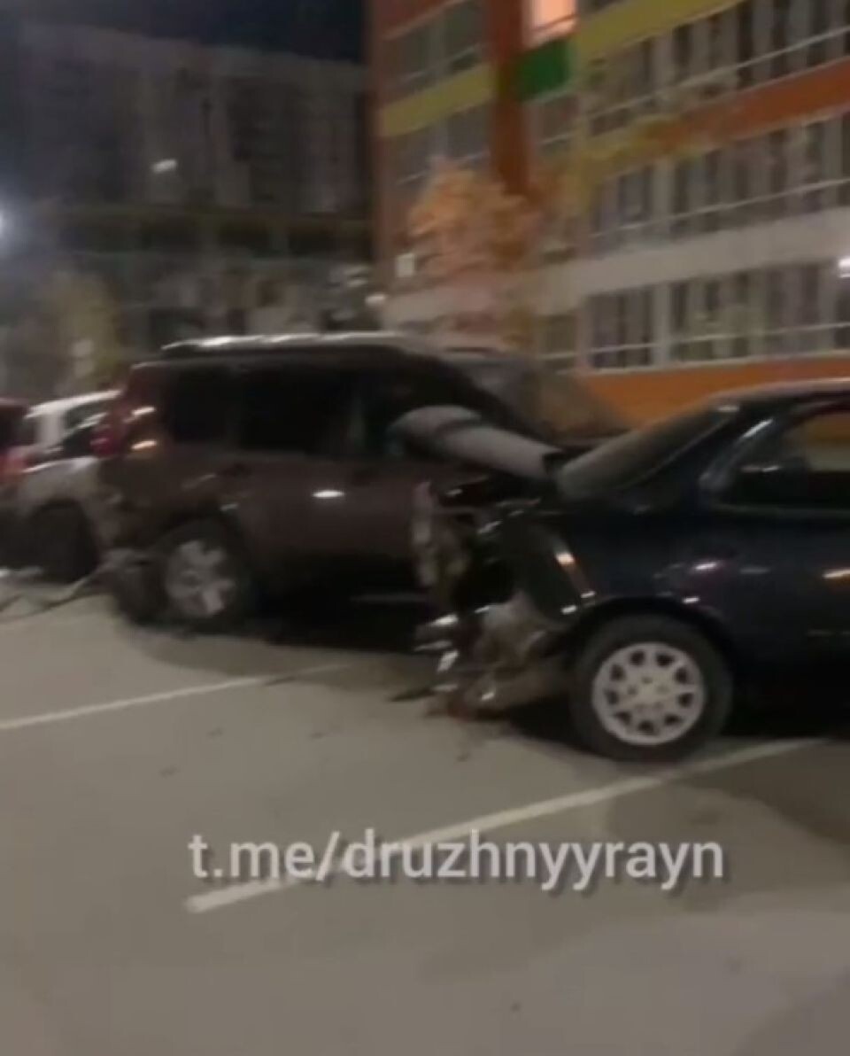    ДТП у ЖК "Краски". Источник: t.me/druzhnyyrayon