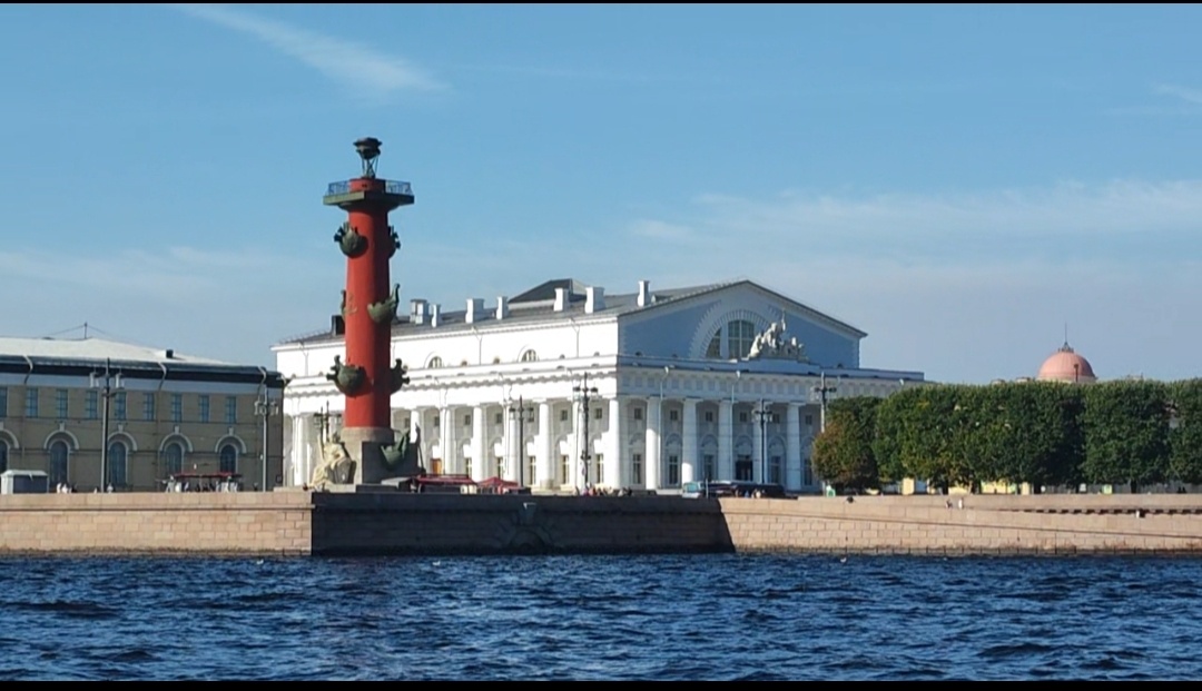 Виды города с борта теплохода меня просто завораживают! 