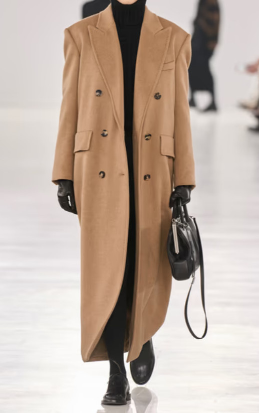 Пальто Max Mara из верблюжьей шерсти.