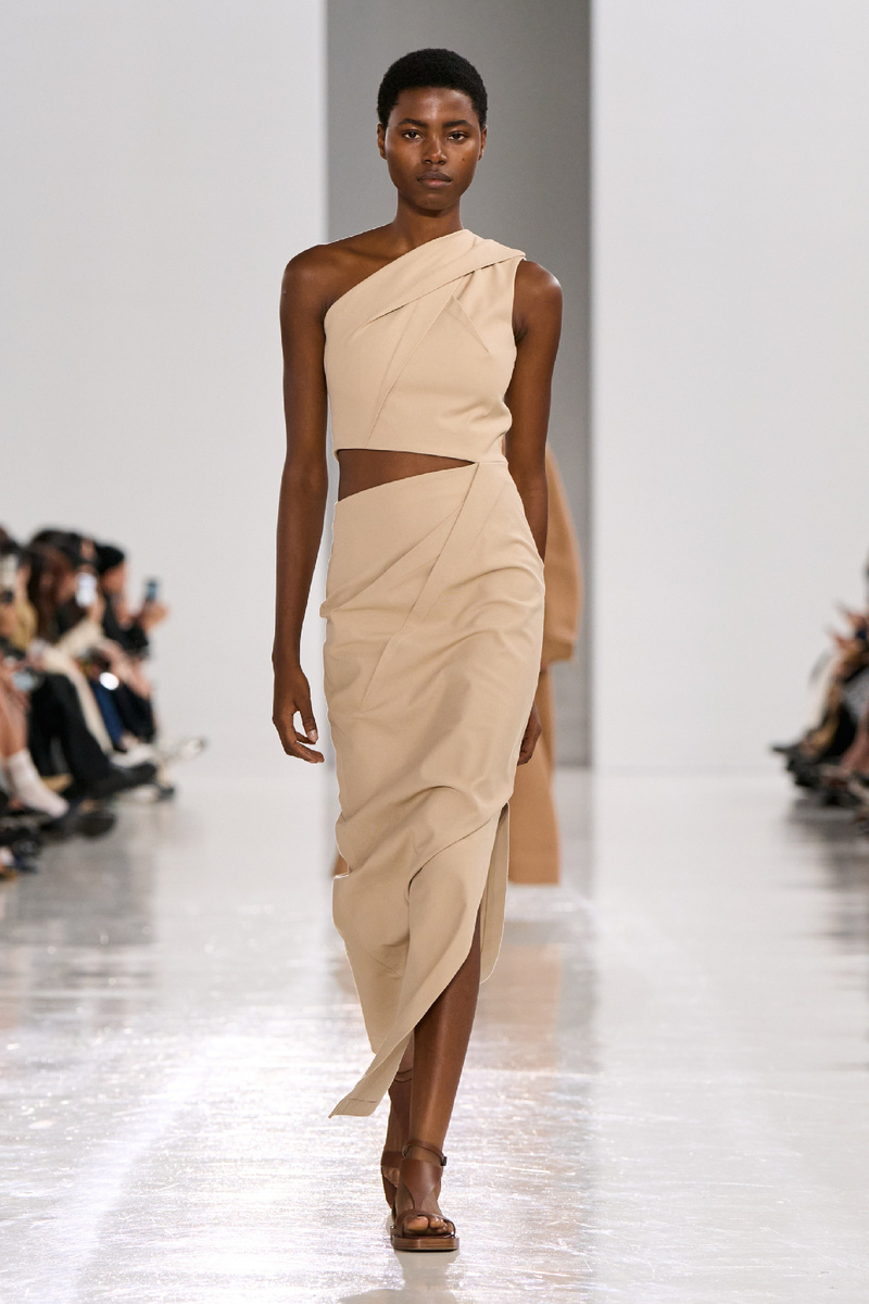 Показ MaxMara весна 2025