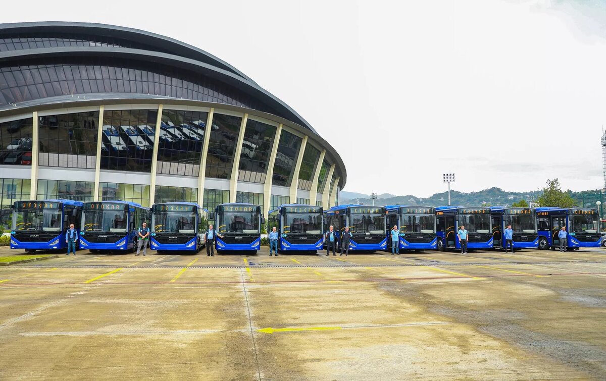 Черноморский город Батуми пополнился 25 новыми 12-метровыми автобусами                            © Batumi City Hall
