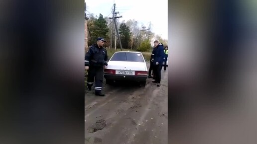 Полицейский применил газовый баллончик против толпы разъярённых парней! Канск