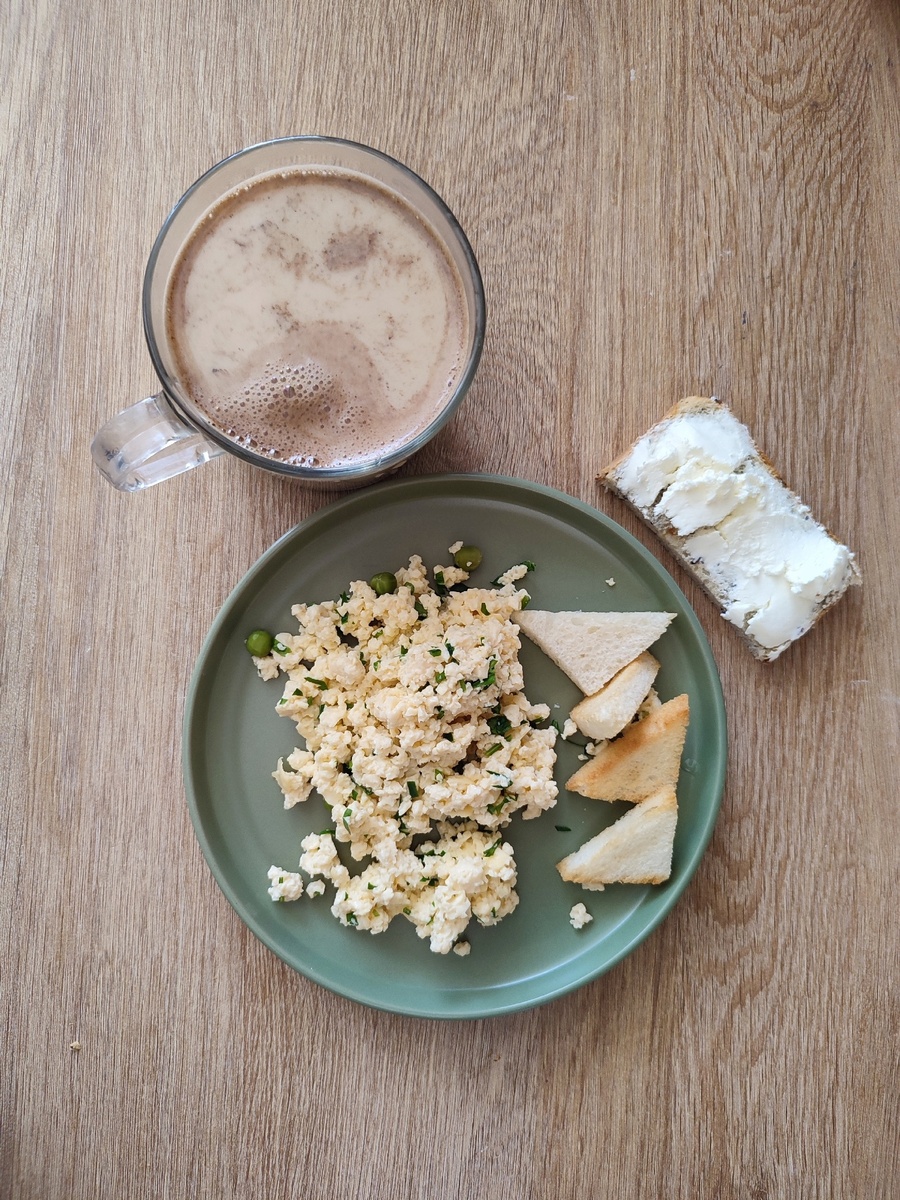 Скрембл с горошком