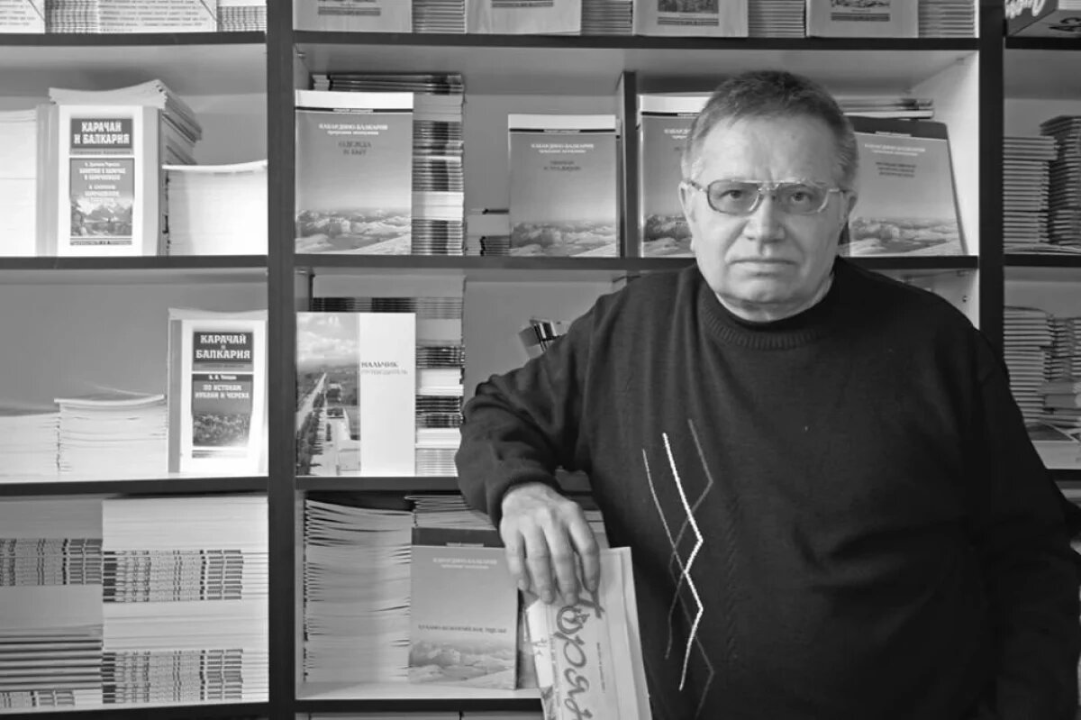    Виктор Котляров считает, что книгу нужно любить не только как источник знаний, а как послание ушедших живущим.
