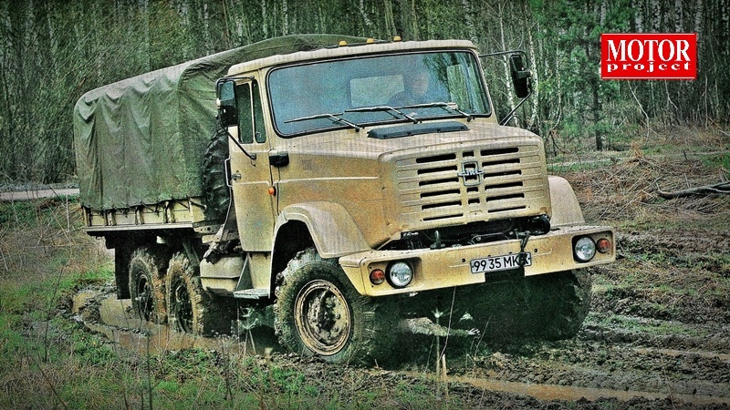 Один из немногих серийных ЗИЛ-4334 бороздит сельский простор